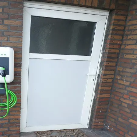 Spacious In Neukirchen, Cleaning Included بيت للعطل *